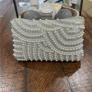 Elegant Pearl-Embellished Clutch new